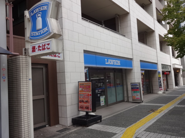 Convenience store. 1m to Lawson store (convenience store)