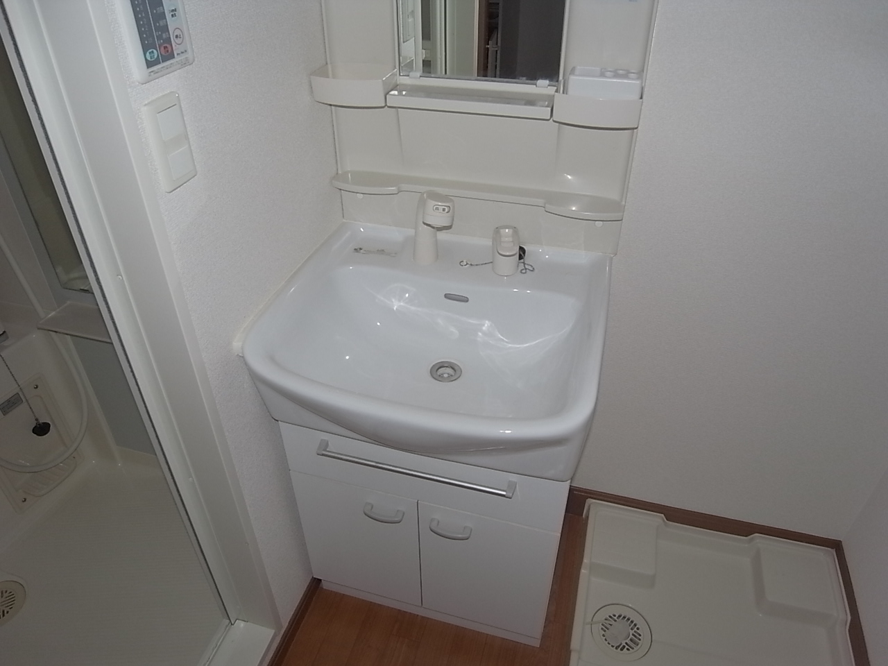 Washroom. Dressing room Independent wash basin can be prepared (shampoo dresser) washing machine