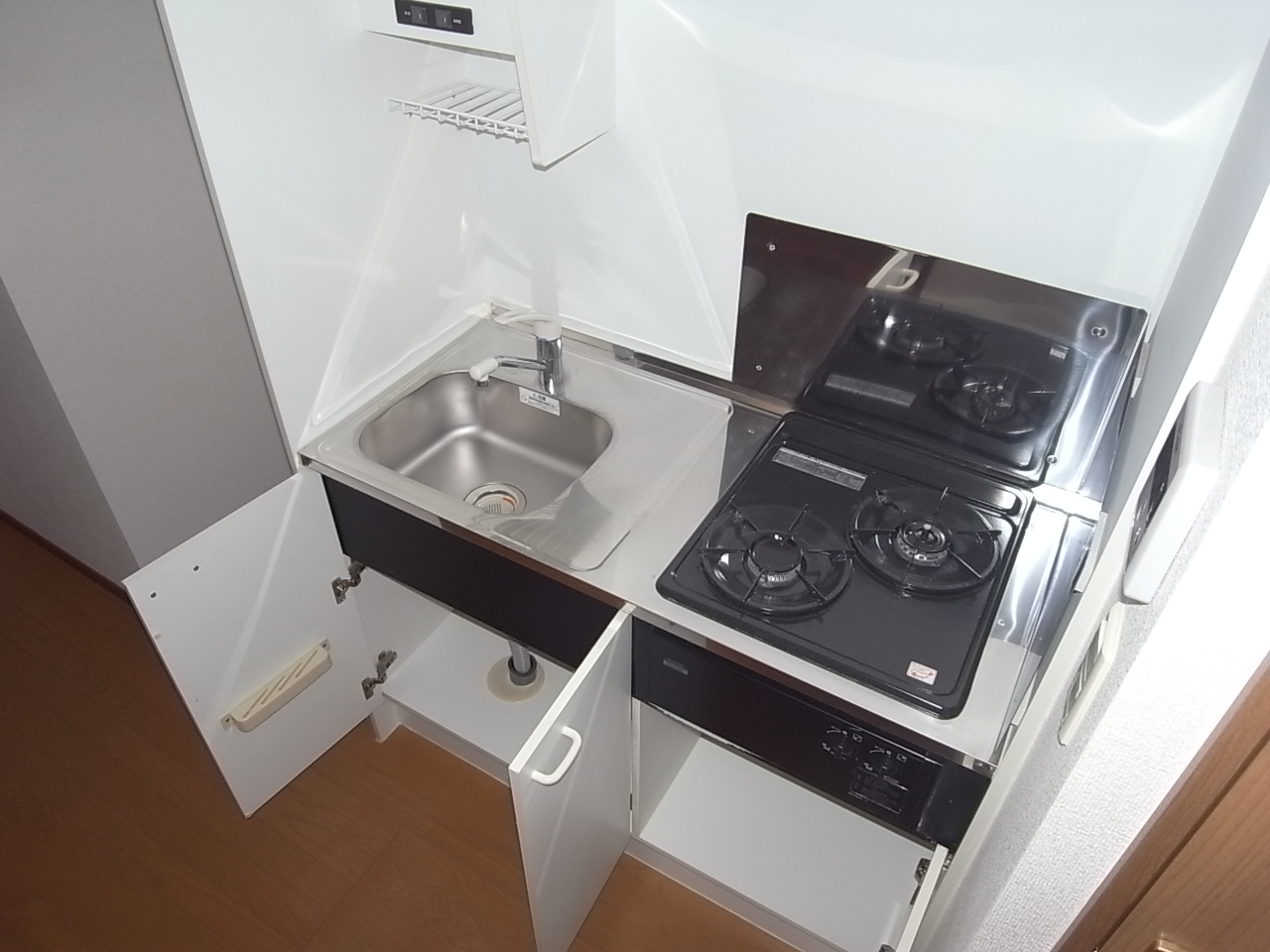 Kitchen. System kitchen (gas 2 burners) Refrigerator ・ Range, etc. You can offer