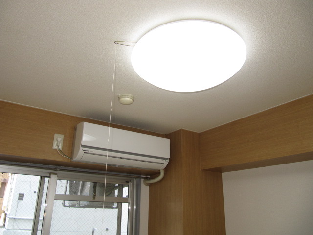 Other Equipment. Air conditioning ・ With lighting