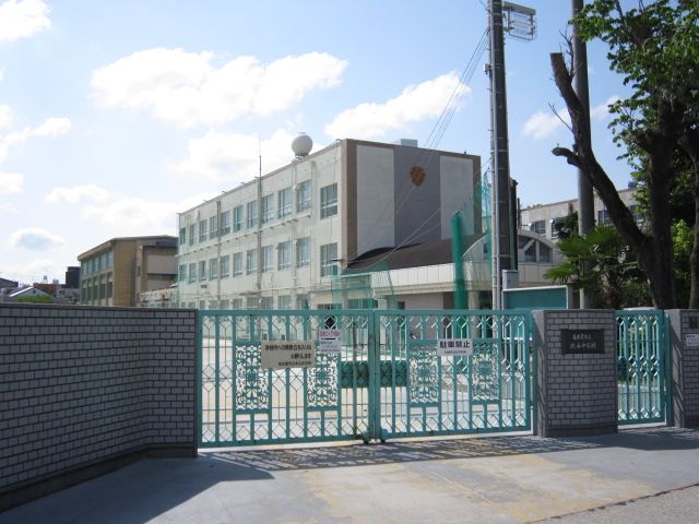 Junior high school. Municipal Kitayama until junior high school (junior high school) 1300m