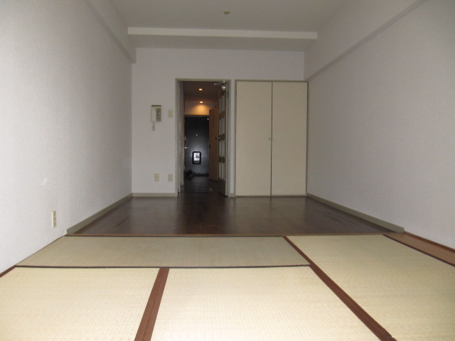 Other room space. Japanese-style room 4.5 Pledge