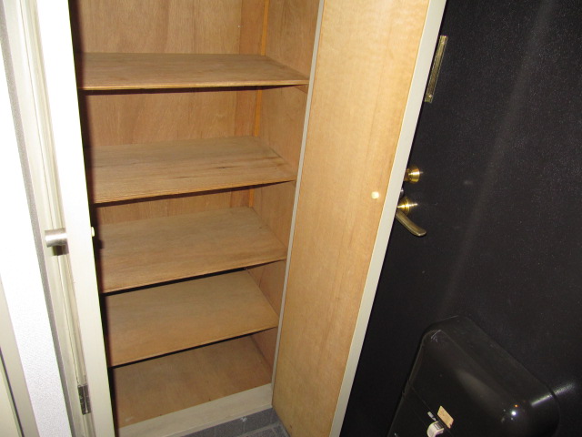 Entrance. Cupboard