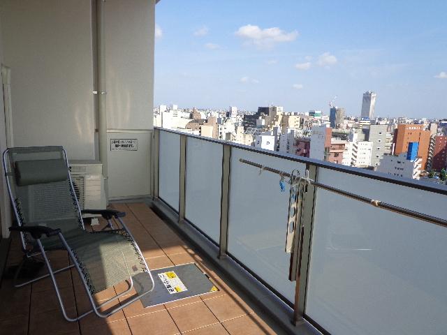 Balcony. 2013 August shooting Household goods, etc. are not included in the sale price
