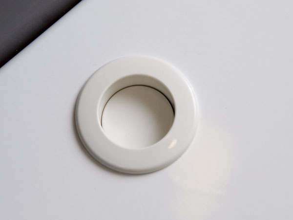 Bathing-wash room.  [Push the one-way drainage plug] Just press lightly with a finger. Drainage can be easily at the touch of a button. Convenient it is easy to operate without bend down / Same specifications