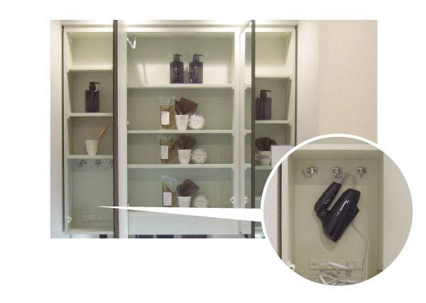 Bathing-wash room.  [Kagamiura storage] So as to prevent fogging surface when you put hot water in the mirror, Adopt a stop cloudy. The back of the three-sided mirror in the storage space, Cosmetics and toothpaste, It can be stored together, such as cleansing supplies / Same specifications