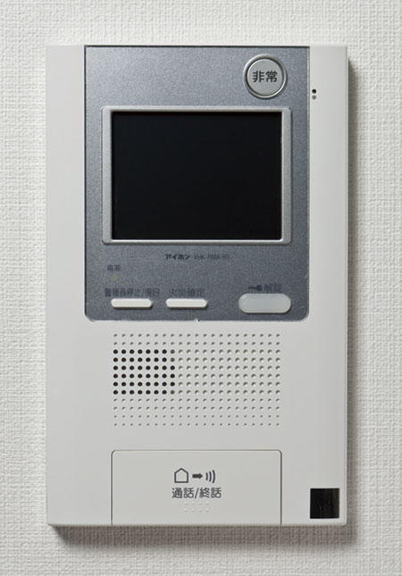 Security.  [Color monitor with security intercom] Set up a camera-equipped set entrance device to the entrance. After confirming the visitors in the monitor of the security intercom of each dwelling unit, You can unlock the auto-lock. Intercom hands-free type / Same specifications