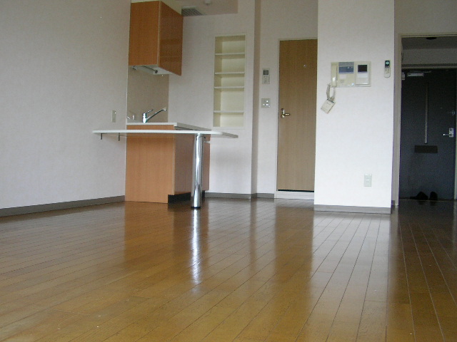 Living and room. Western-style 12 tatami as seen from the veranda