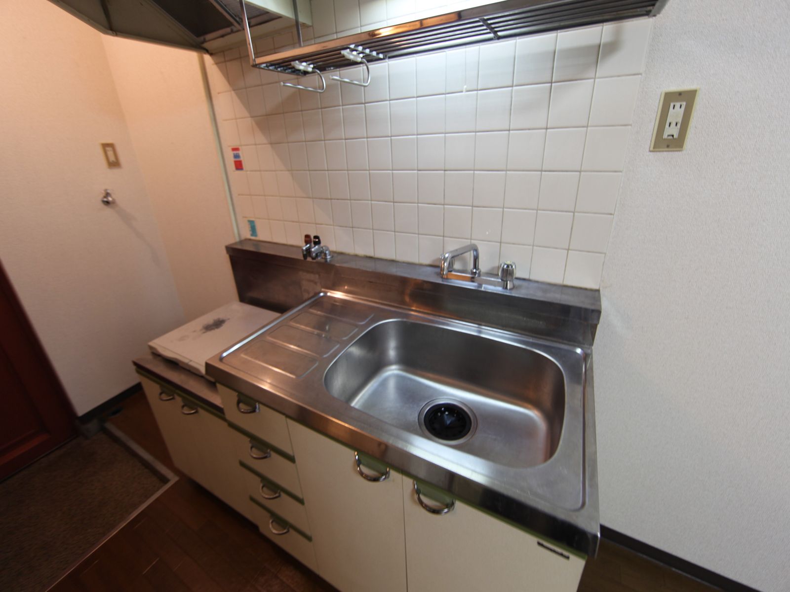 Kitchen. Kitchen (gas two-burner stove installation Allowed)