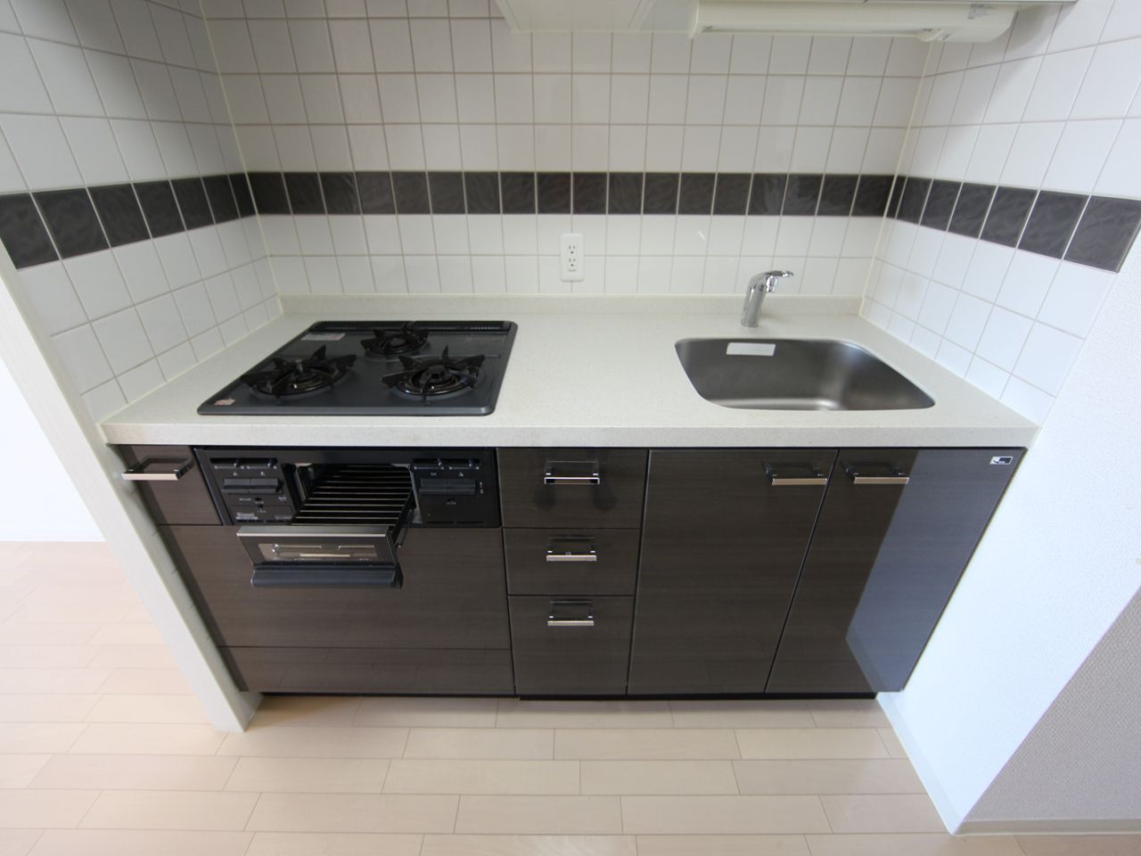 Kitchen. System kitchen (gas three-necked ・ With grill)