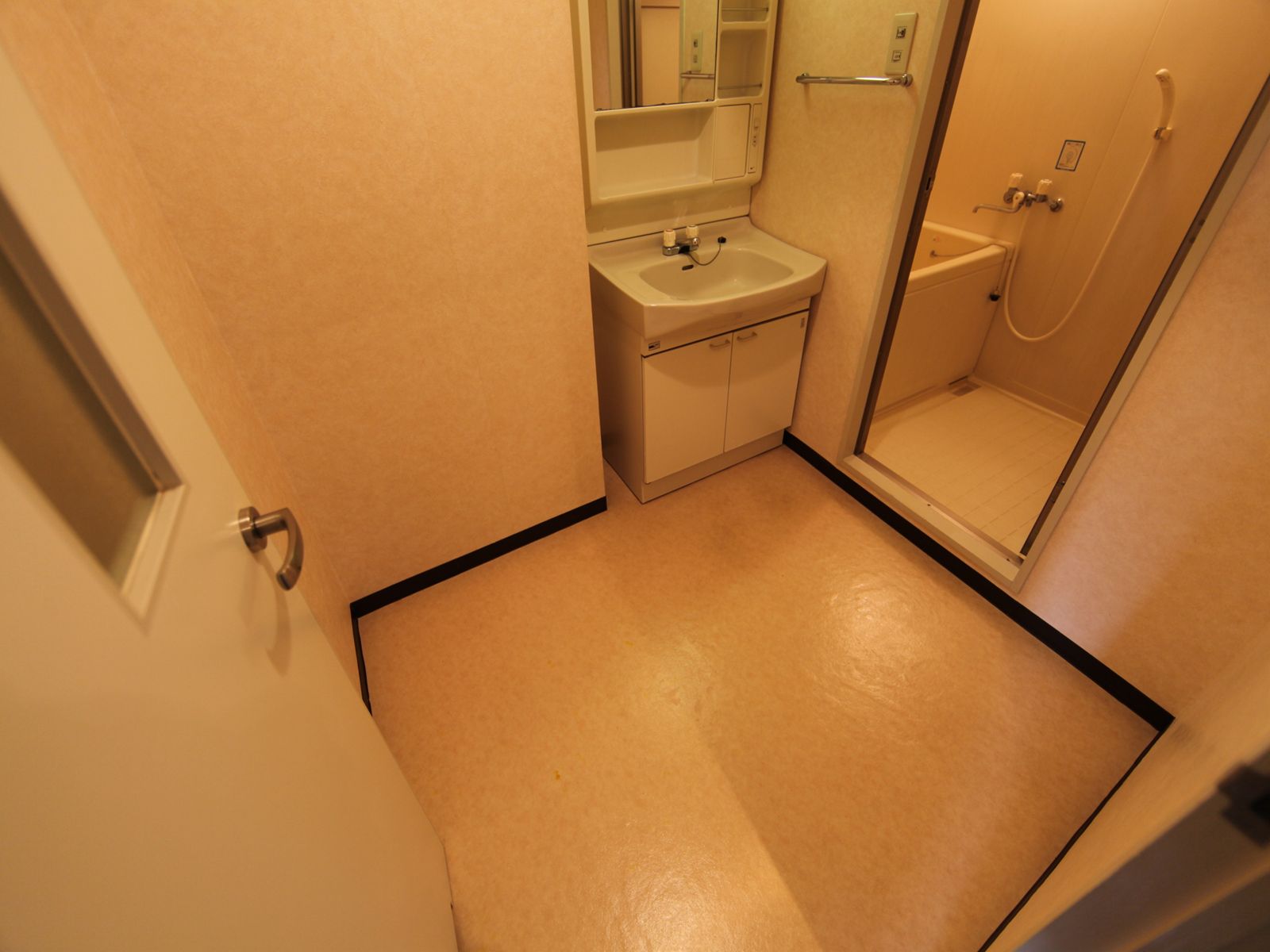 Washroom. Dressing room Spacious independent washbasin