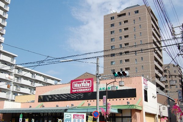 Supermarket. Maxvalu Chikusa Wakamiya Odori store up to (super) 426m