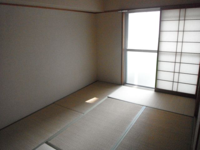 Living and room. Japanese-style room 2