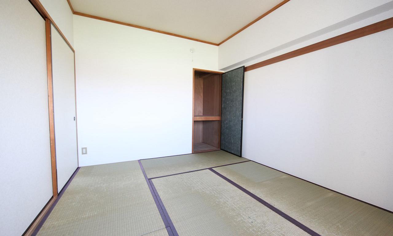 Other room space. Japanese-style room 6 quires With compartment