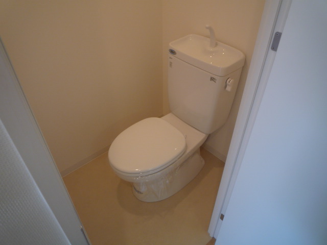 Toilet. Image is a separate room in the same property. It will honor the current state. 