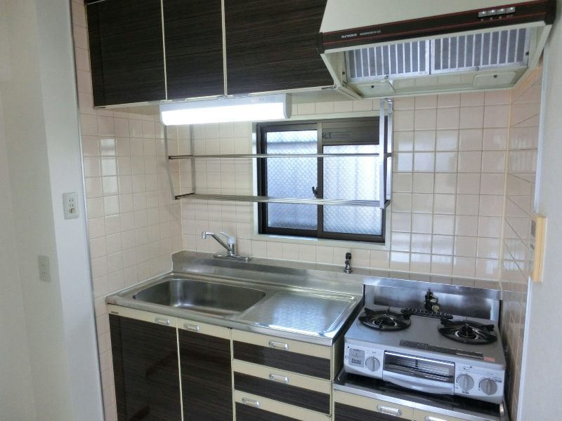 Kitchen. With gas stove