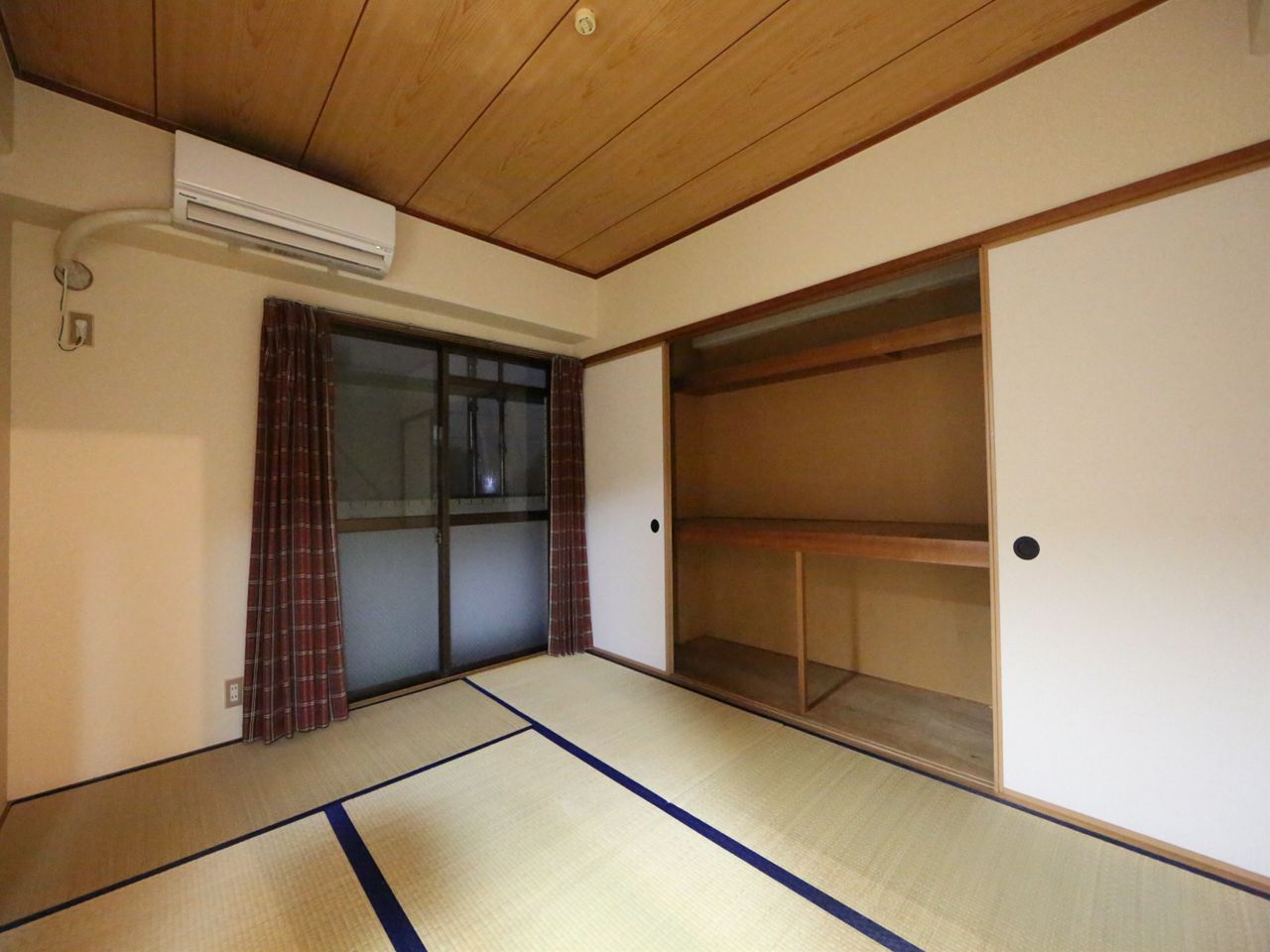 Receipt. Japanese-style room 6 quires With a large capacity closet (storage rich have) air-conditioned