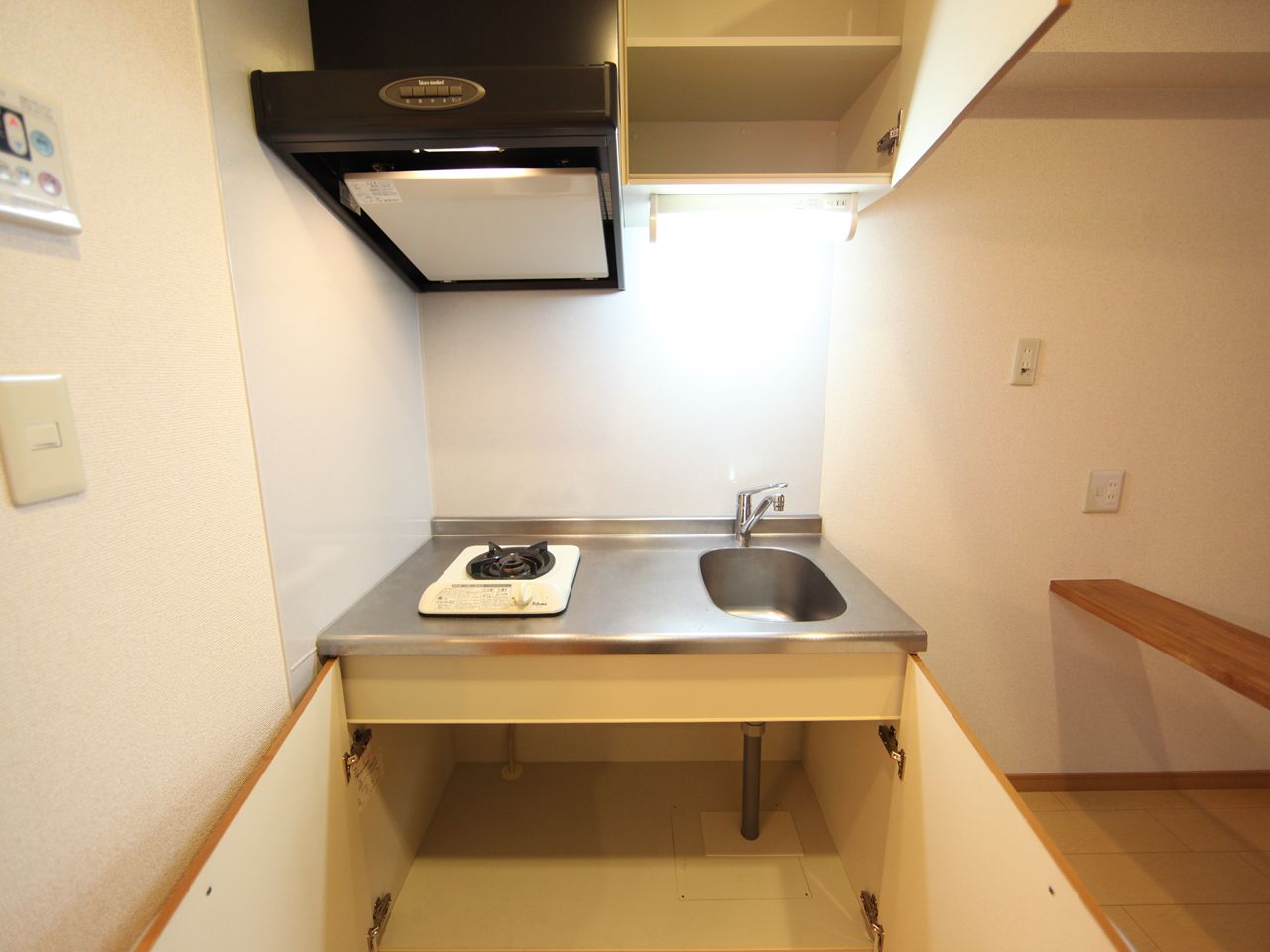 Kitchen. Kitchen (gas 1 burner stove) refrigerator ・ Range etc. available upon request