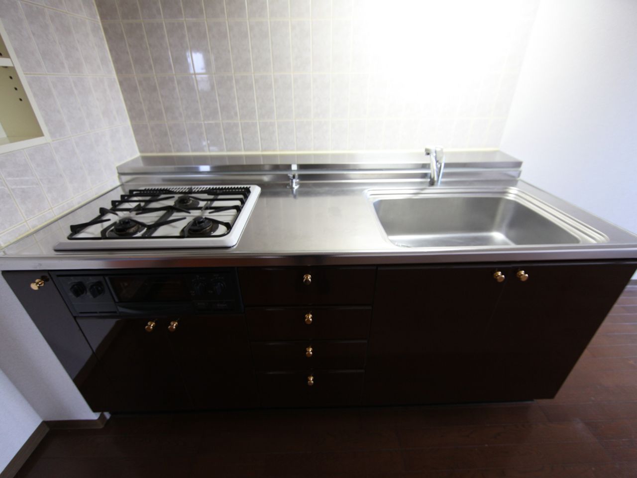 Kitchen. System kitchen (gas 3-burner stove)