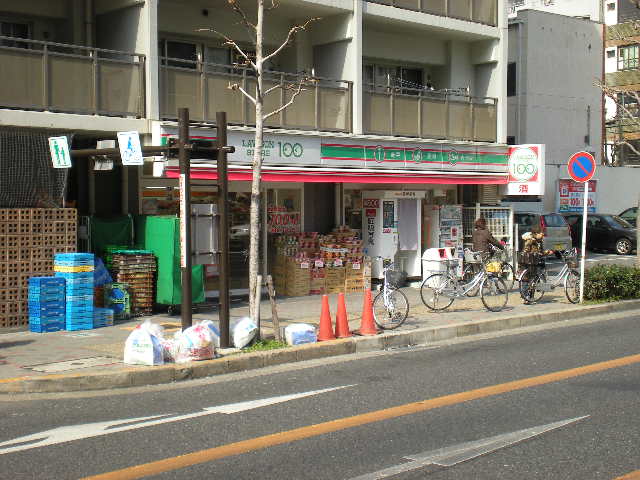Convenience store. 117m until Lawson 100 under Maezu store (convenience store)