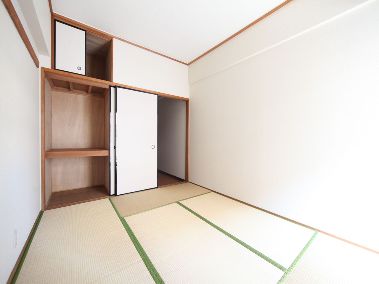 Other room space. Japanese-style room 6 quires With closet (storage enhancement)