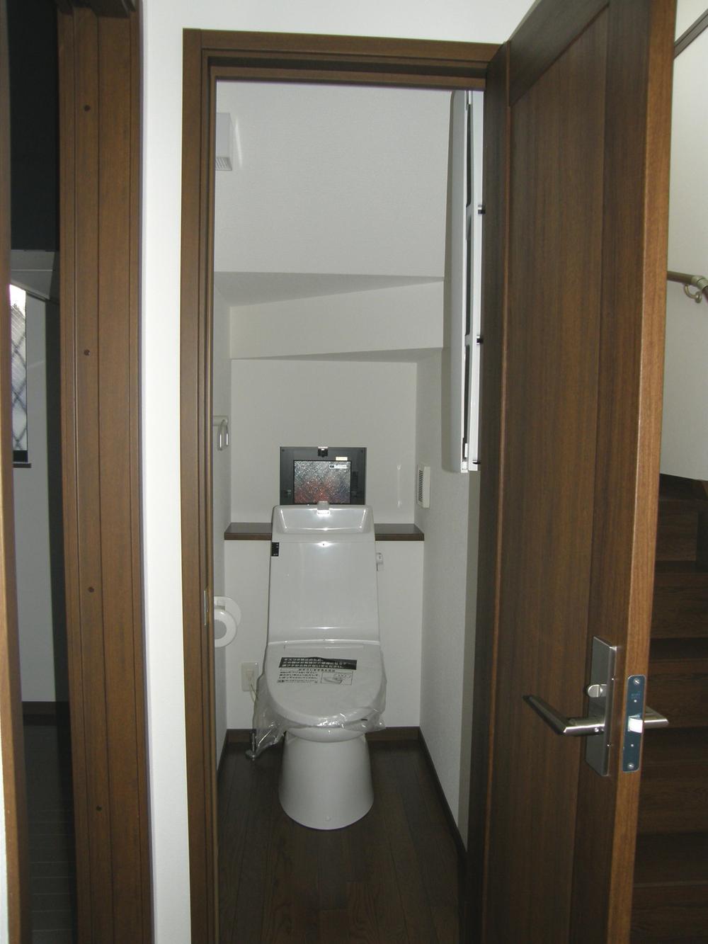 Toilet. 1F, 2F is both shower toilet. 