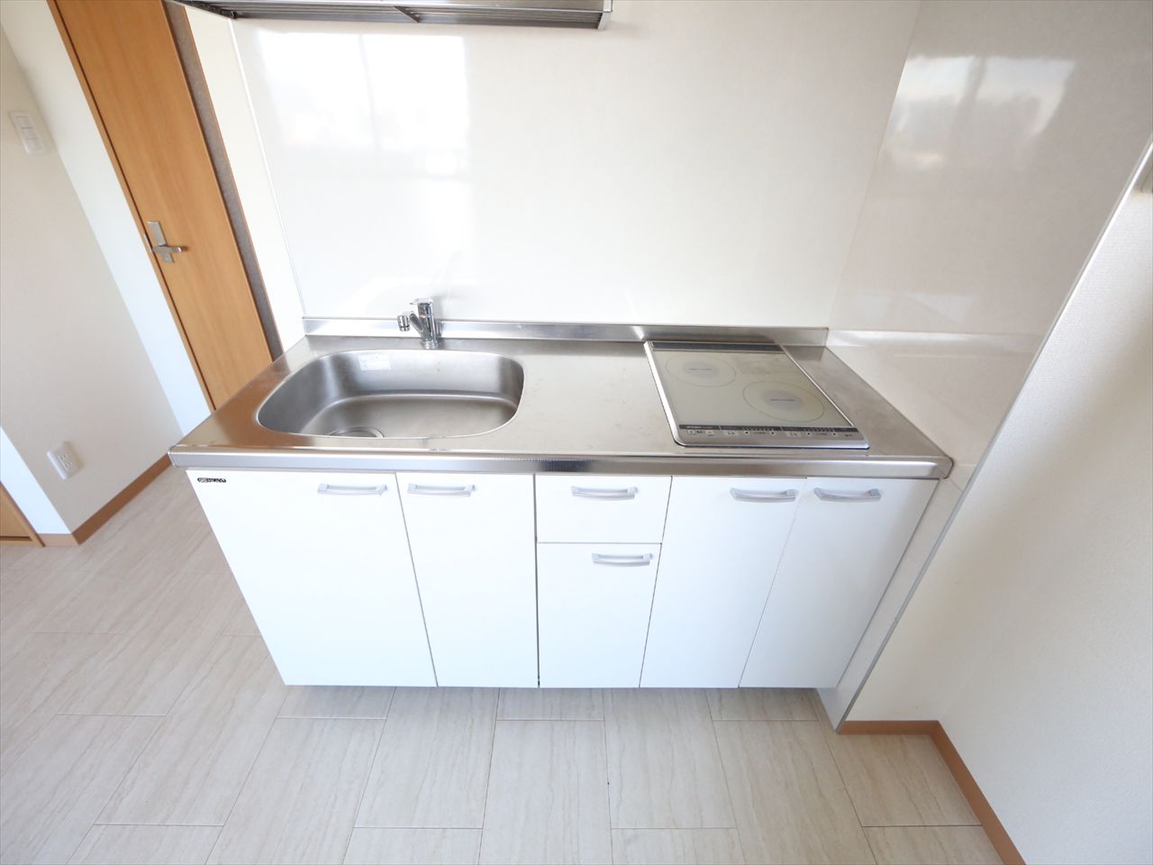 Kitchen. System Kitchen (IH2 neck) Refrigerator ・ You can have range washing machine