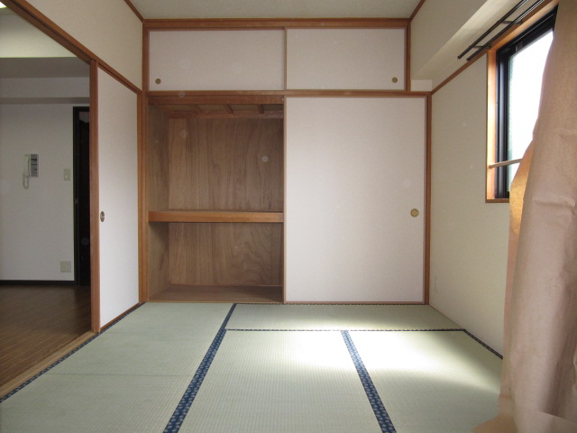 Other room space. Japanese-style room 6 quires