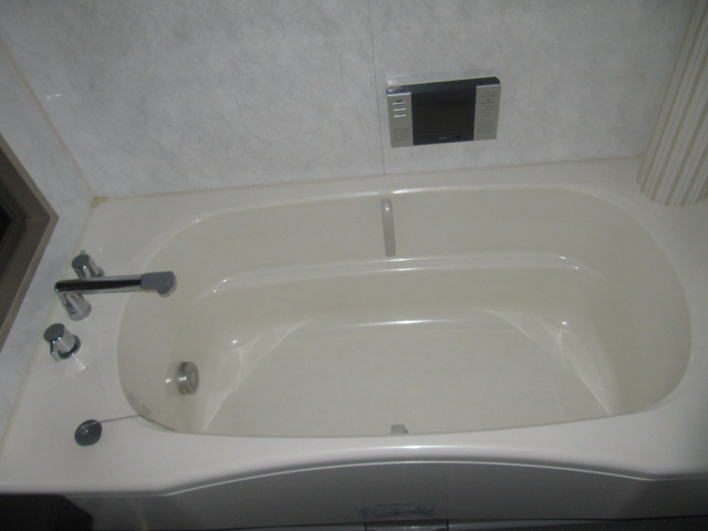 Bath. Bathroom (with TV)