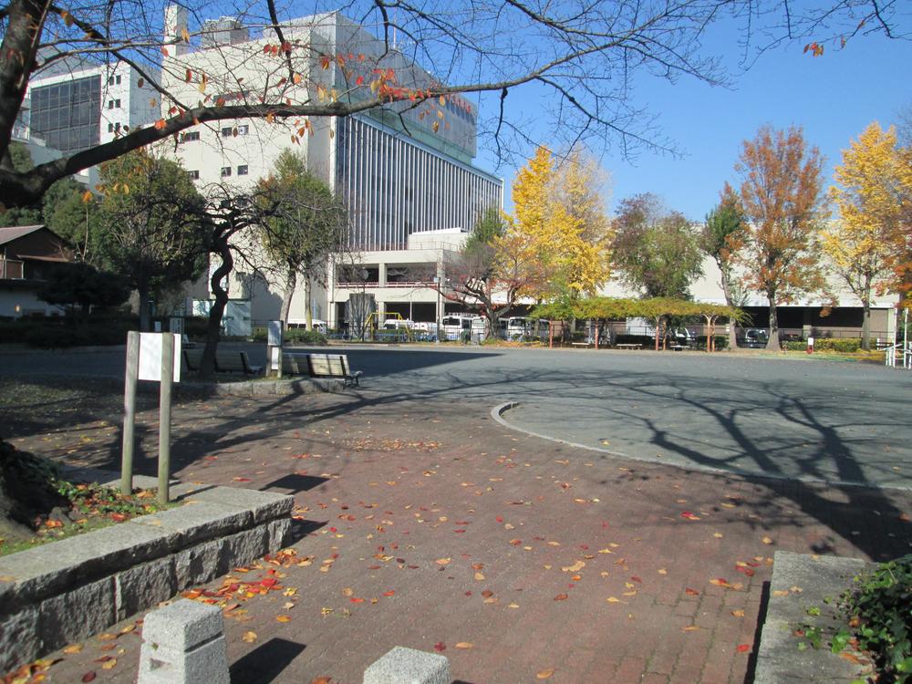 park. Although it is in the city center location, Also Masu throne park in your neighborhood.