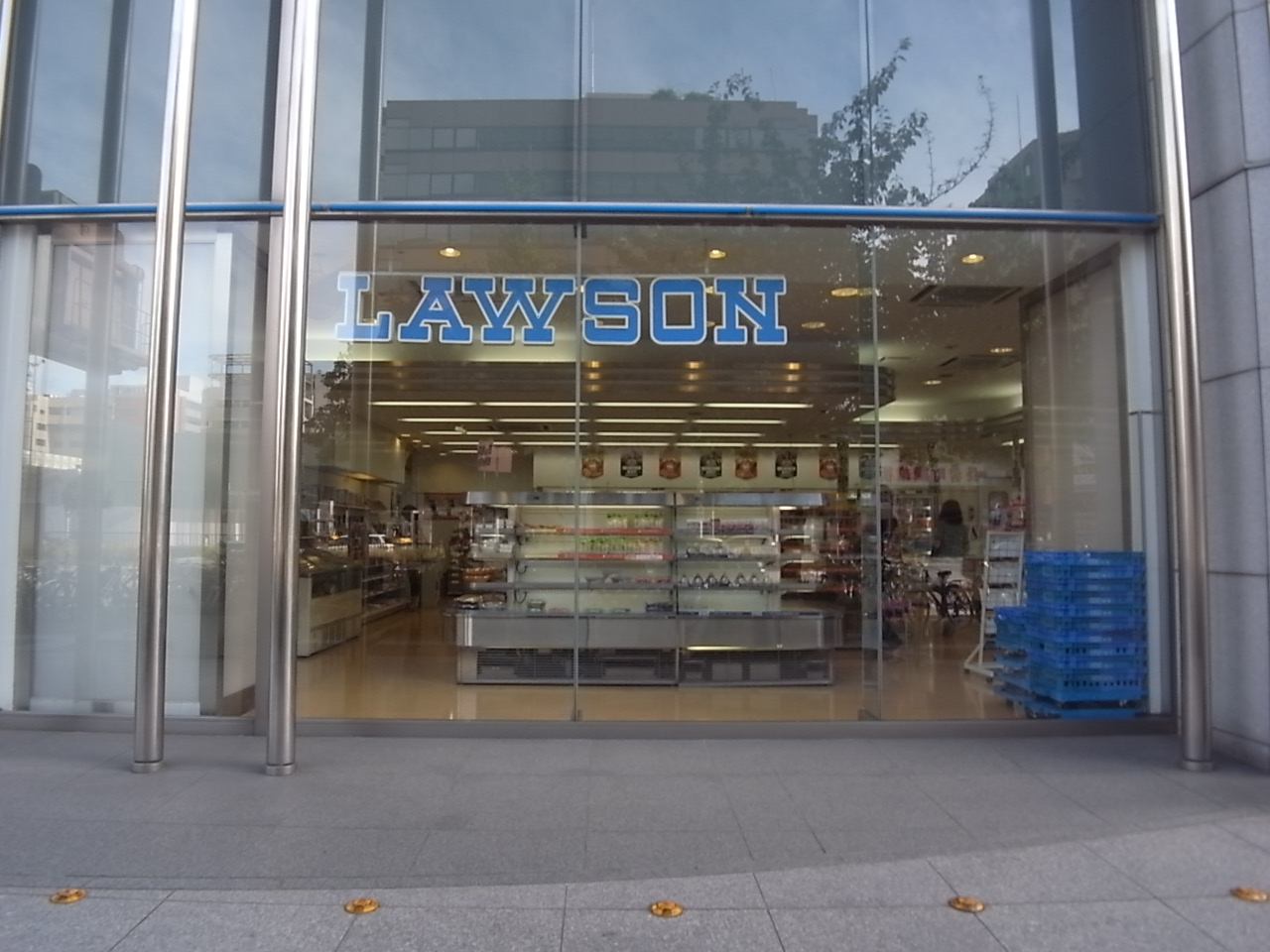 Convenience store. Lawson Marunouchi Sakura through store up (convenience store) 115m