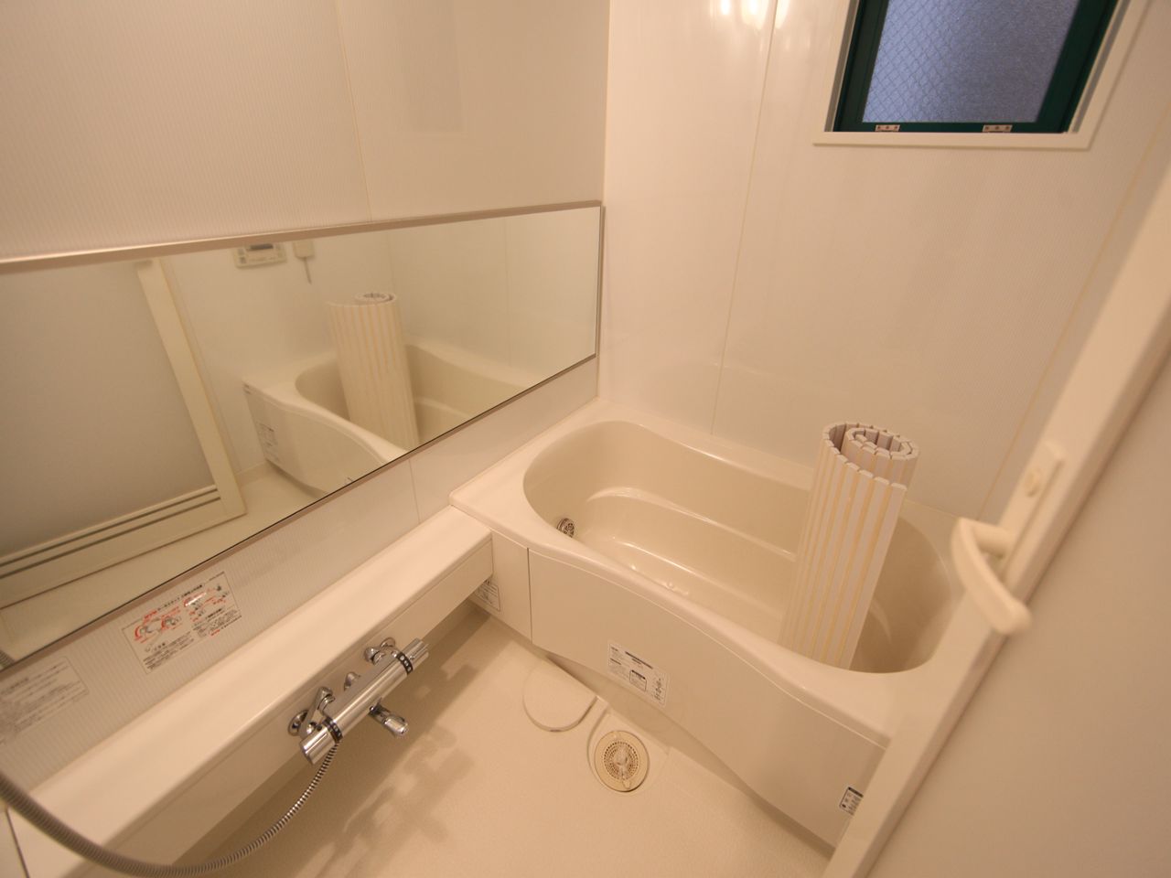 Bath. Bathroom heating dryer mist sauna reheating With windows (ventilation good)