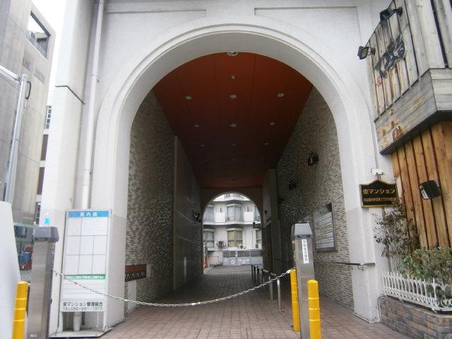 Entrance. Common areas