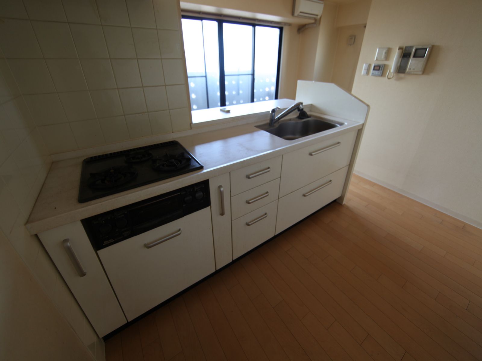 Kitchen. System kitchen (gas three-necked ・ With grill) counter kitchen