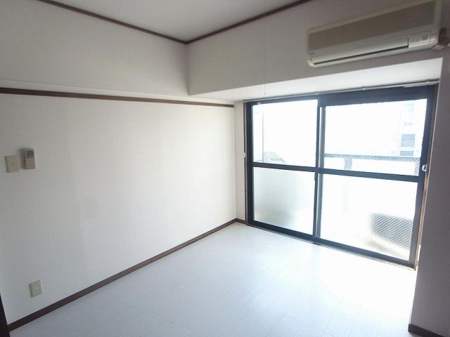 Living and room. Bright rooms. Air conditioning is equipment. 