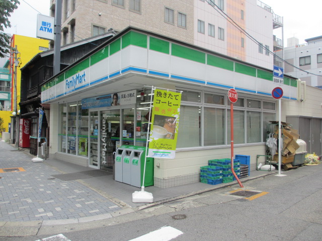 Convenience store. FamilyMart Xin Rong shop until the (convenience store) 275m