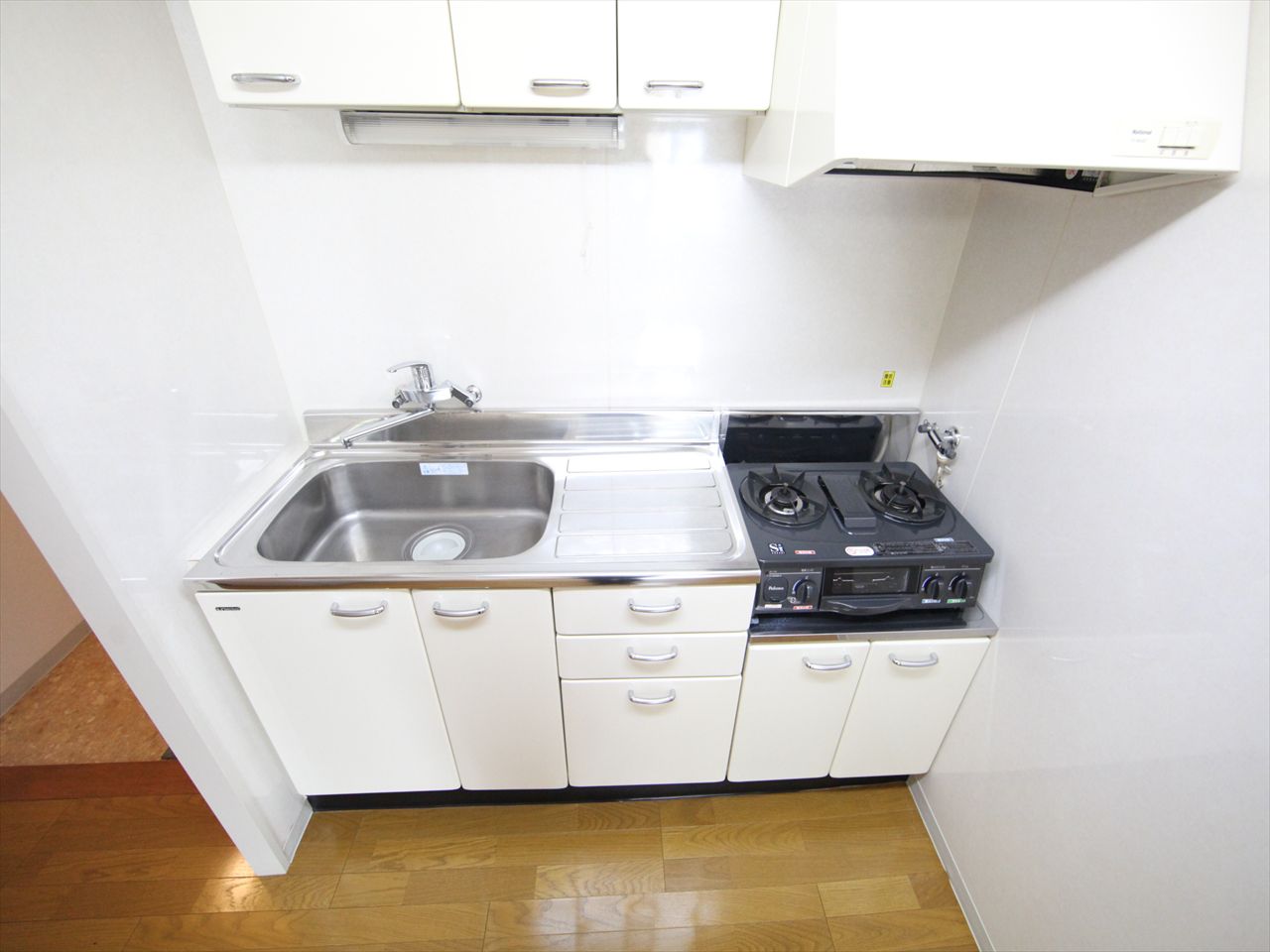 Kitchen. Kitchen (gas two-burner stove grill) you can refrigerator range, etc. available