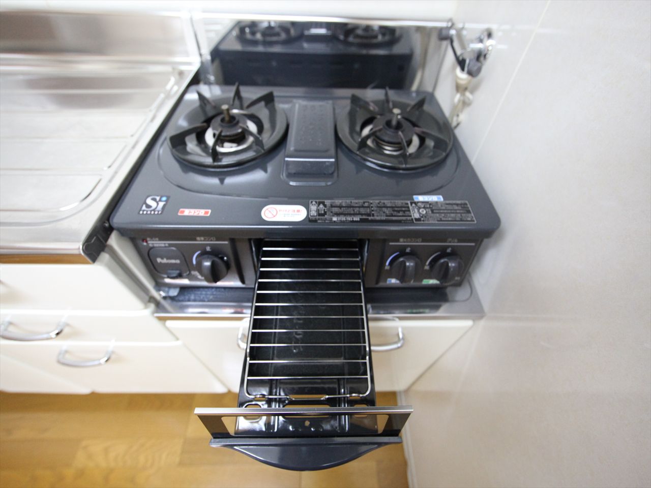 Kitchen. Kitchen (gas two-burner stove grill) you can refrigerator range, etc. available