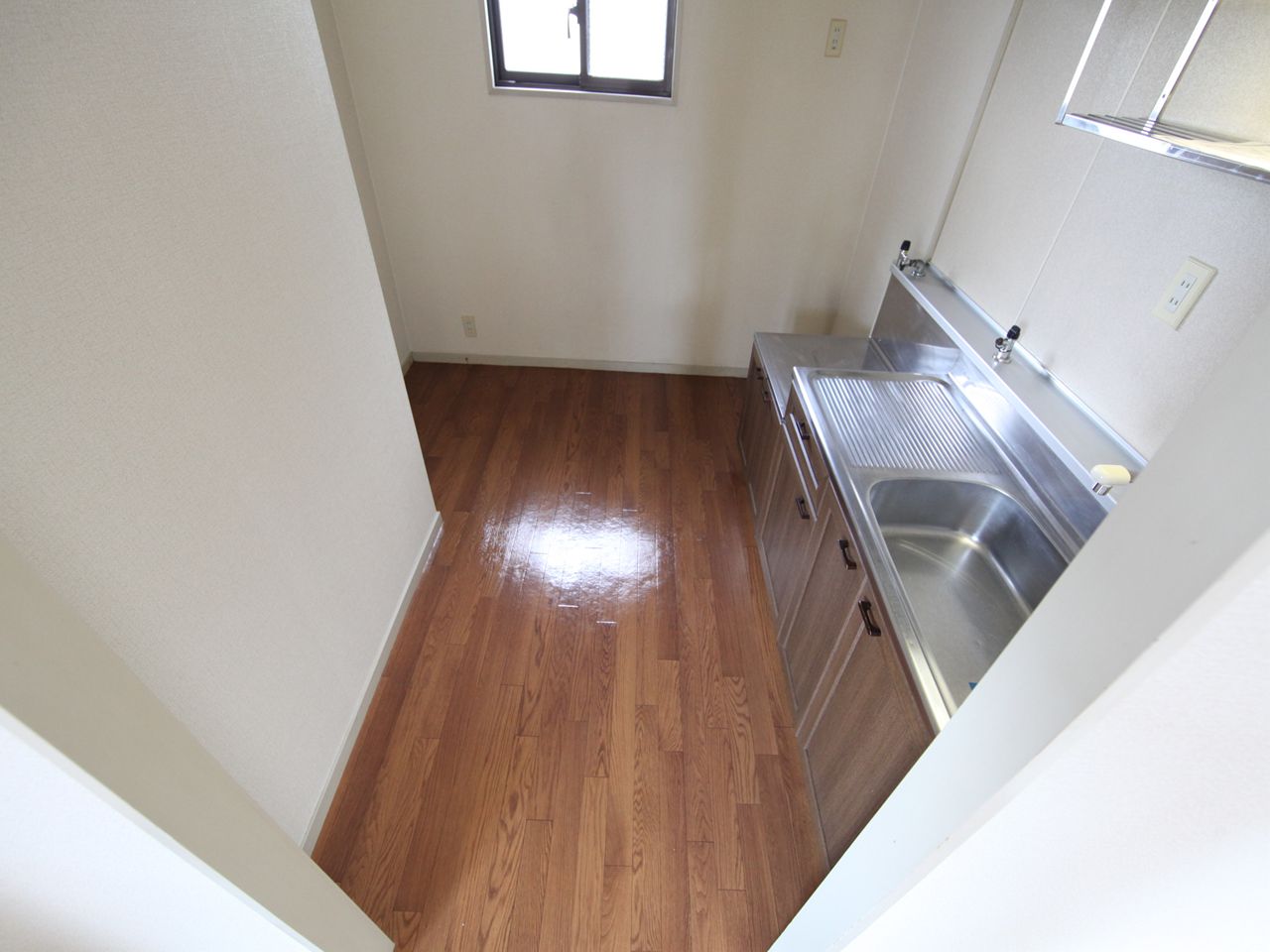 Kitchen. Kitchen (gas two-burner stove installation possible) with a window (ventilation good)