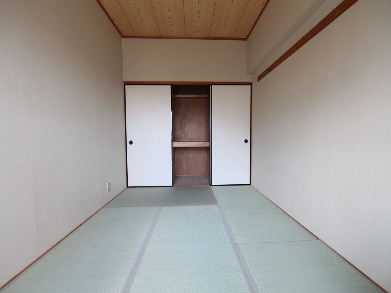 Other room space. Japanese-style room 6 quires Closet has been enhanced