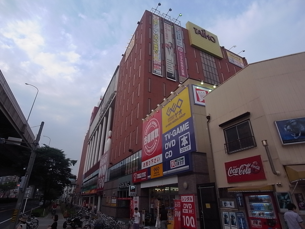 Rental video. GEO (GEO) 818m to Meiekiminami store (video rental)