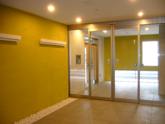 Entrance. Luxurious entrance
