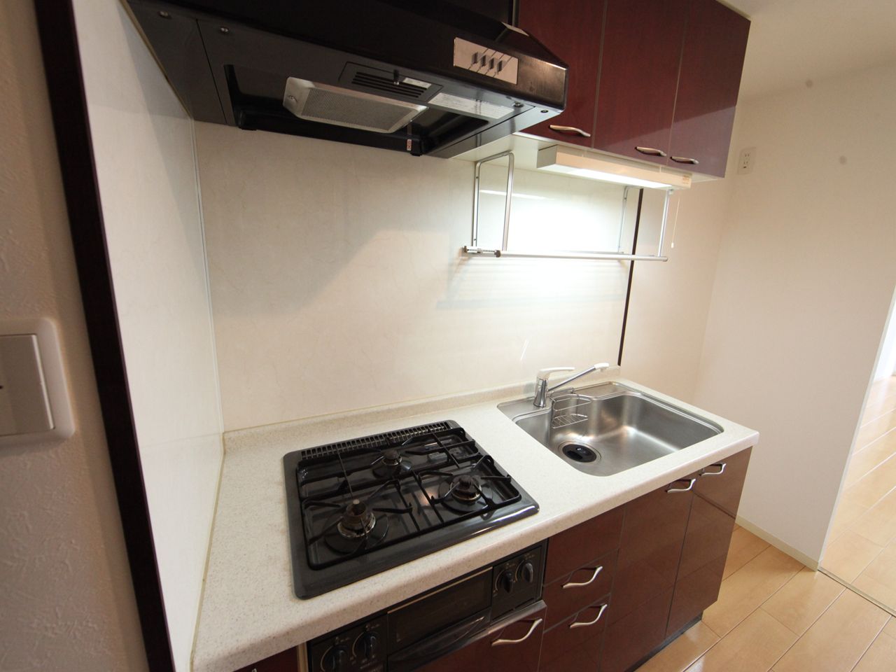 Kitchen. System kitchen (gas 3-neck with stove grill)