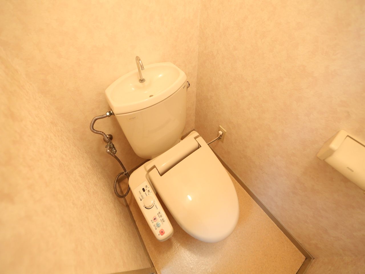 Toilet. Western-style toilet bus ・ toilet