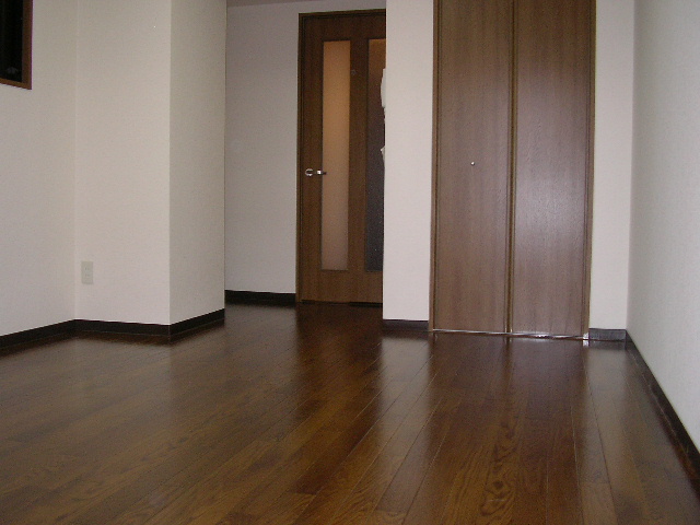 Other room space. Western-style as seen from the veranda