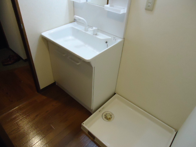 Washroom. Wash basin ・ Laundry Area