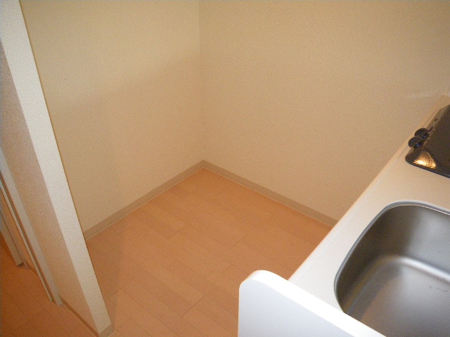 Kitchen. Refrigerator Storage ※ It will be the same type of room image.