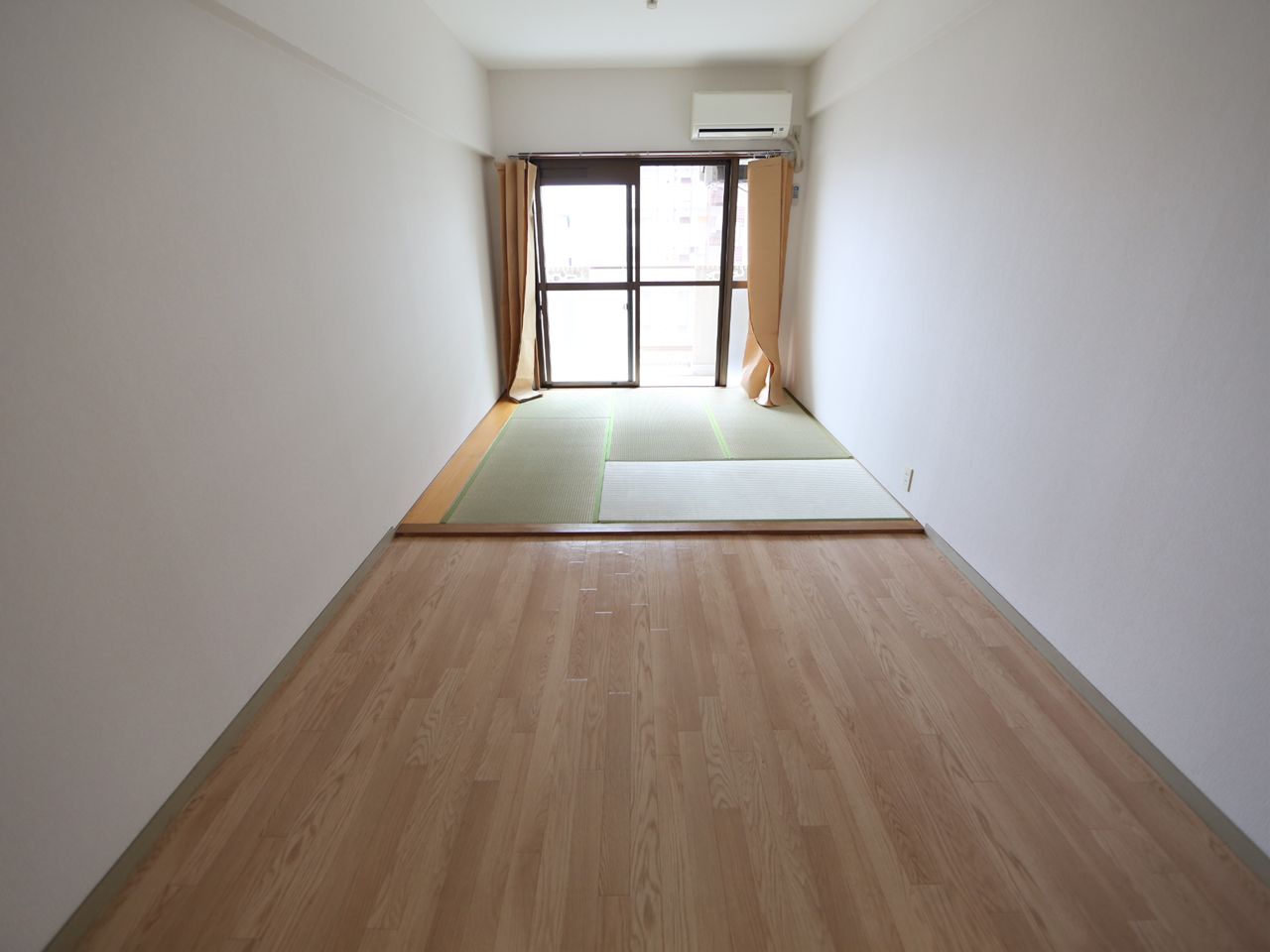 Other room space. Western-style 5.5 Pledge Japanese-style room 4.5 Pledge Facing south Air-conditioned