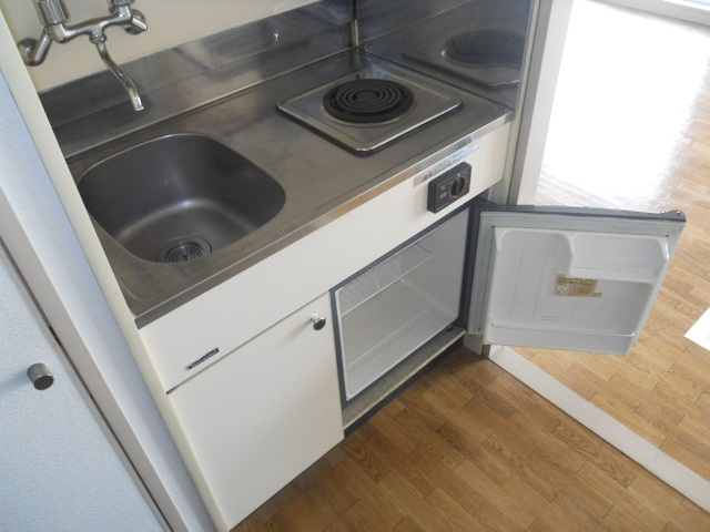 Kitchen. 1-neck electric stove