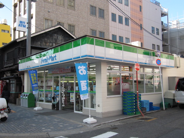 Convenience store. FamilyMart Xin Rong shop until the (convenience store) 281m